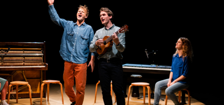 Spektaklis „Apie ką visa tai?“