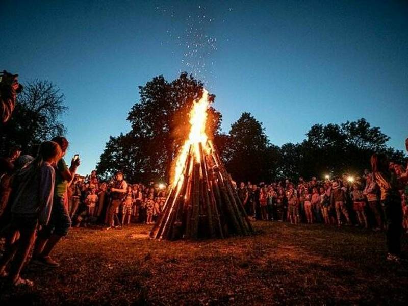 Prekybininkus kviečiame registruotis į Joninių šventės metu vyksiančią mugę prie Kupiškio piliakalnio birželio 23 d.