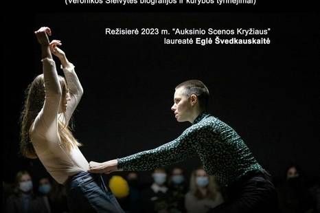 Performansas „Žiūrėdama viena į kitą“