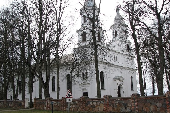 Subačius Sv. Trīsvienības baznīca