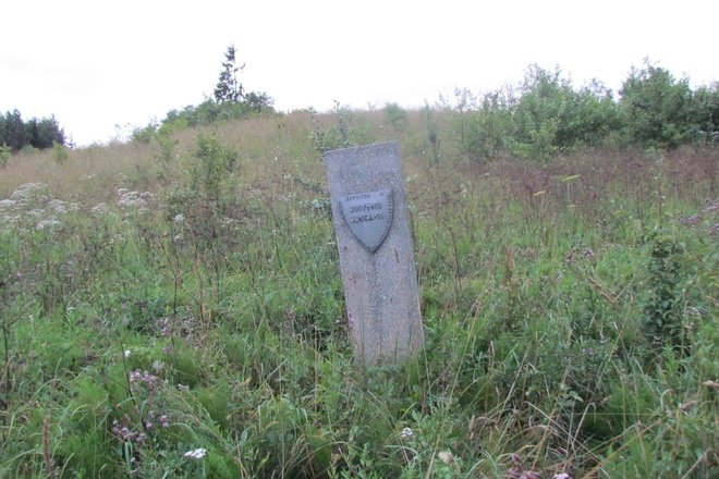 Buivēnu kapi (milžu kapi)